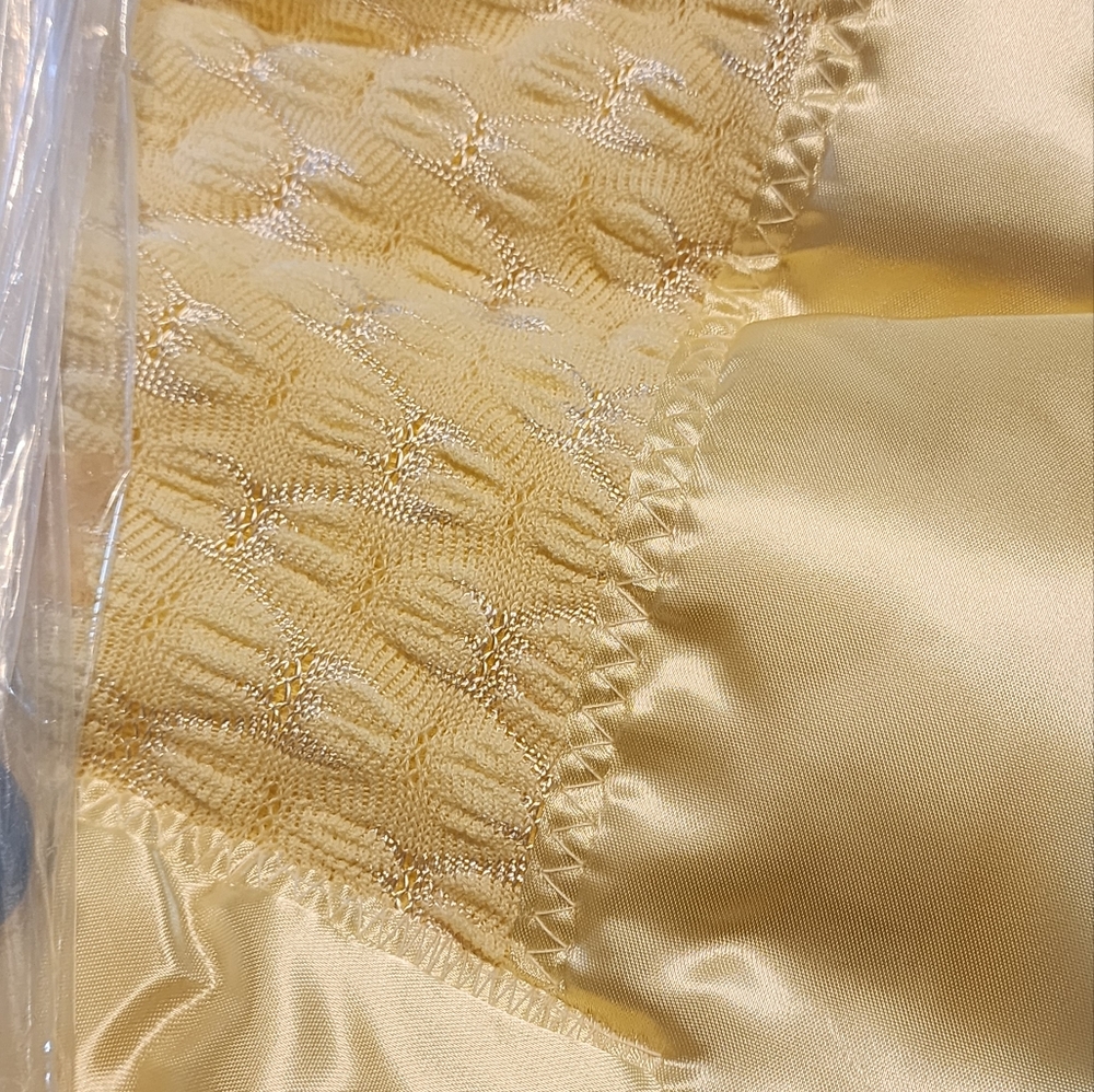 Vtg Kenshire crib blanket nwt